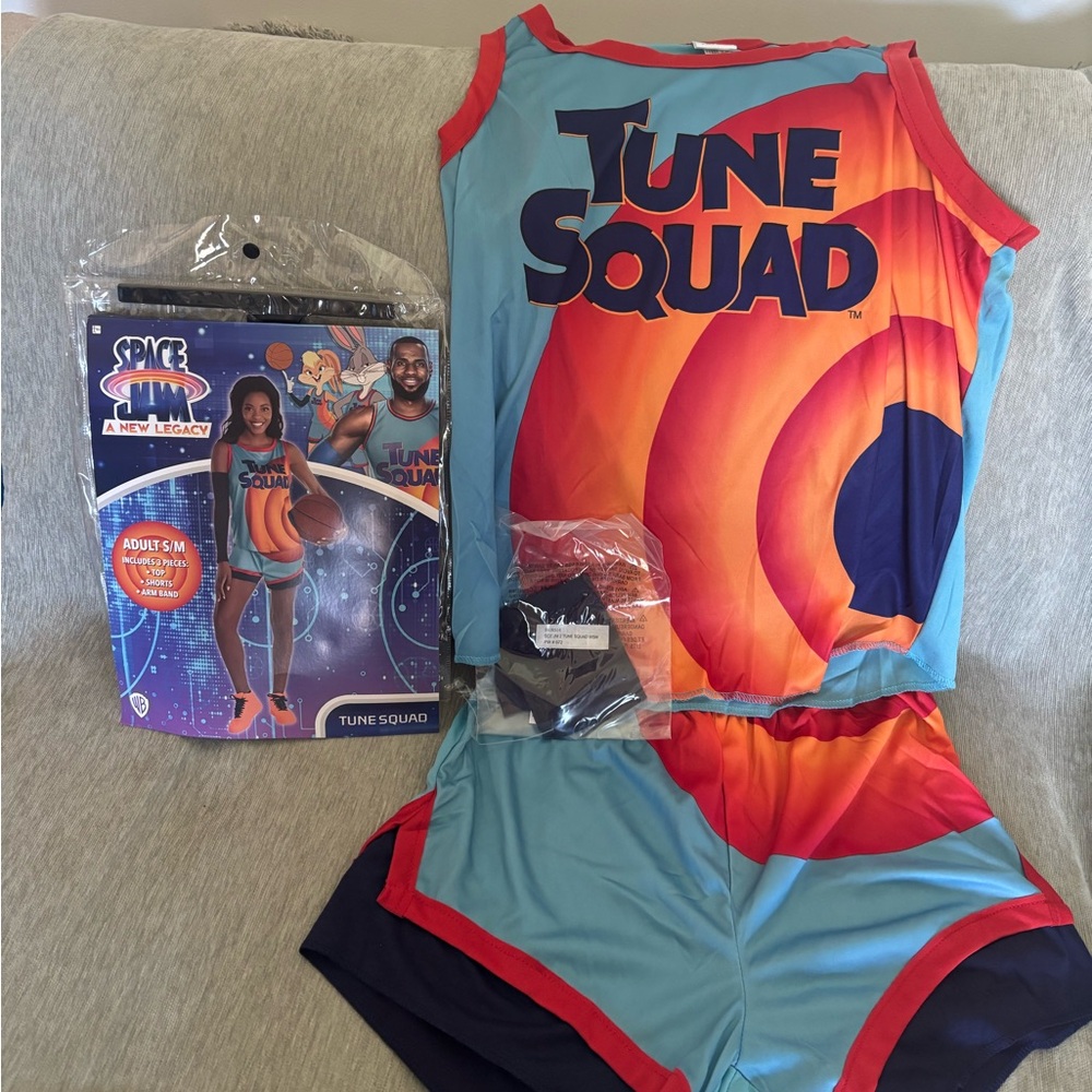 Space Jam Tune Squad costume womens size Small - mommy and baby costume family